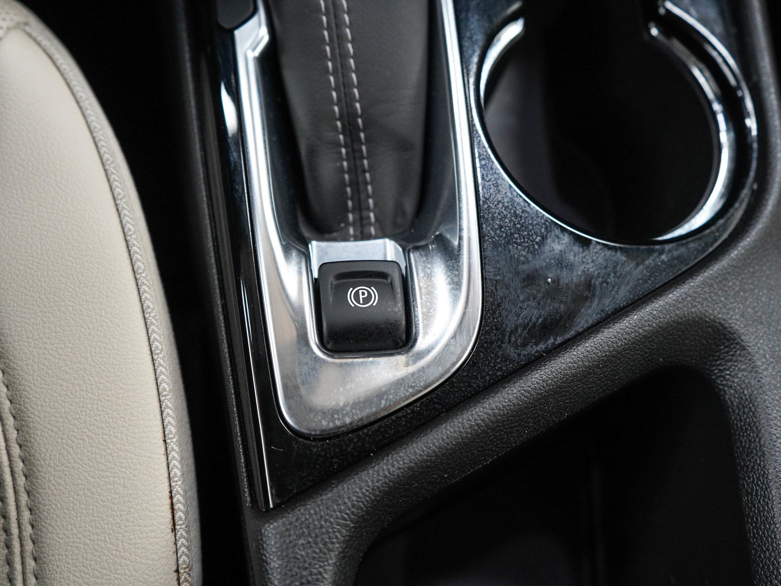 Used 2024 Buick Encore GX Sport Touring AWD/4WD image 23
