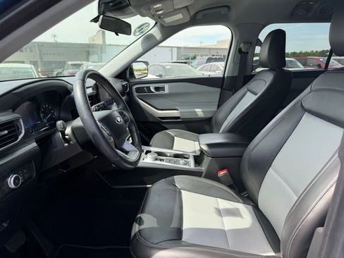 Used 2022 Ford Explorer XLT w/ Equipment Group 202A image 15