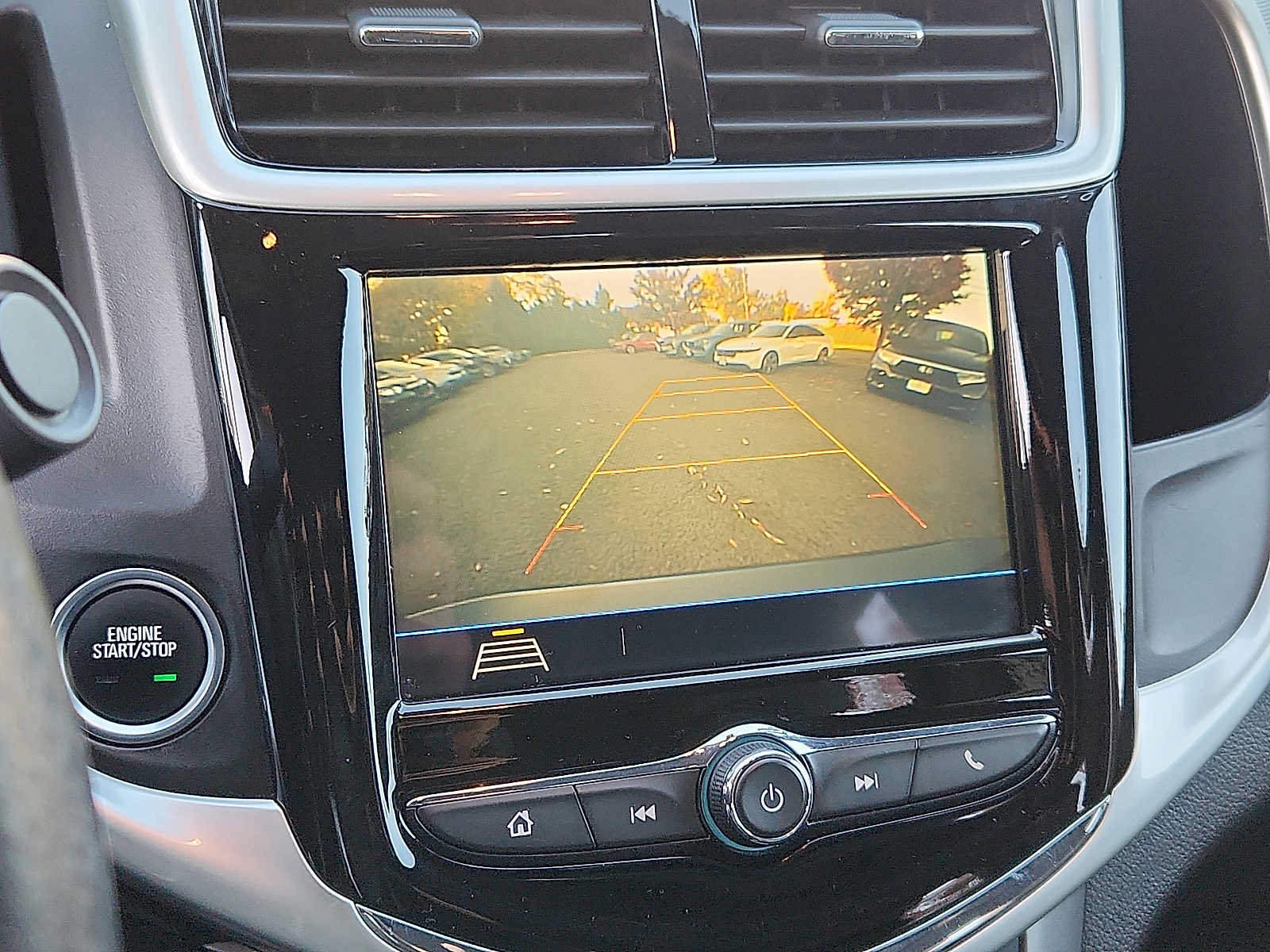 Used 2018 Chevrolet Sonic Premier FWD image 17