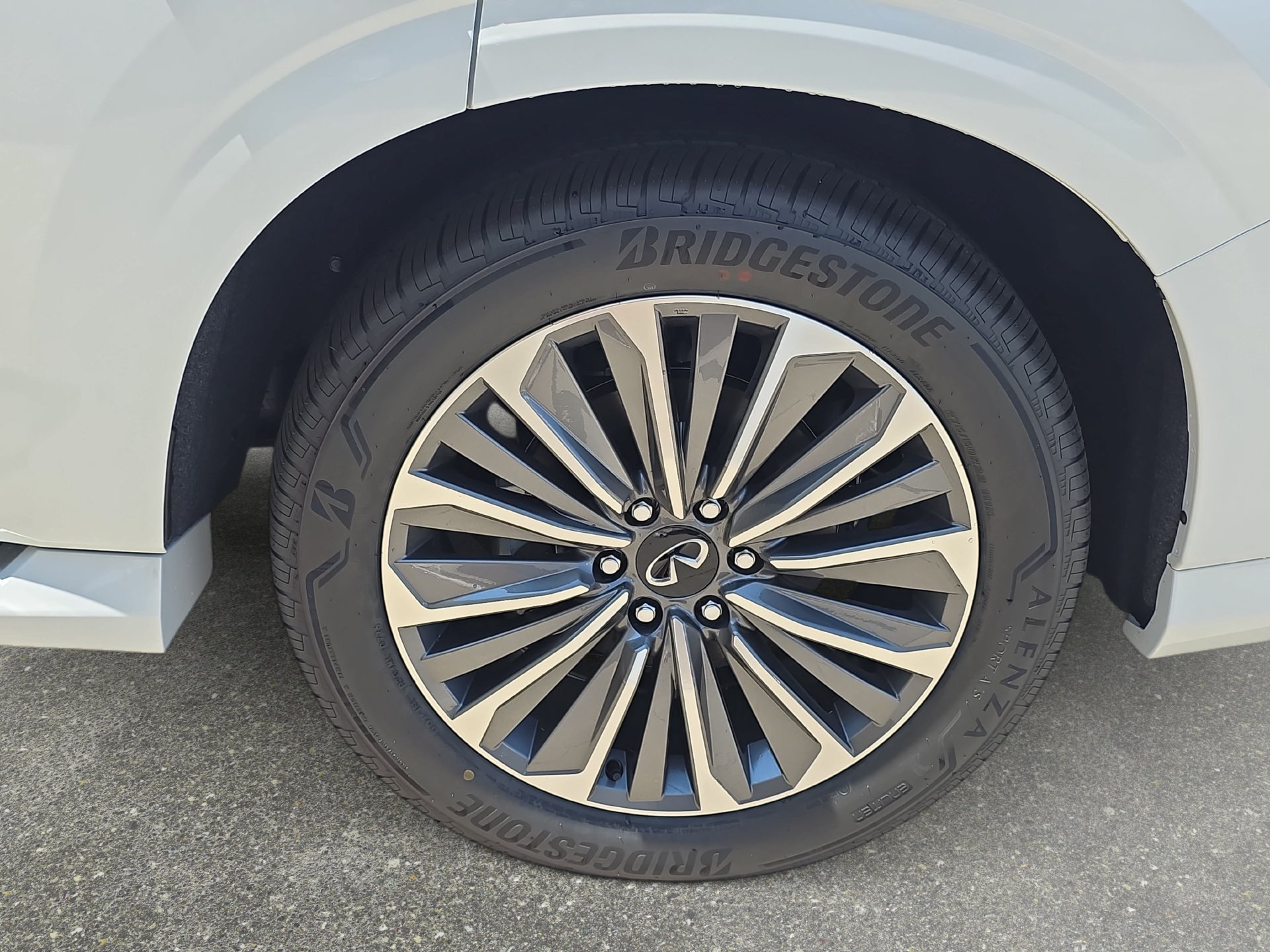 New 2027 INFINITI QX80 Luxe w/ Cargo Package AWD/4WD image 32