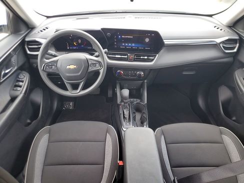Used 2025 Chevrolet TrailBlazer LT AWD/4WD image 2