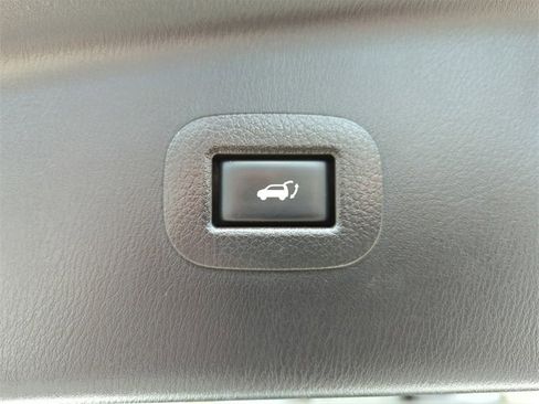 Certified 2019 Nissan Armada Platinum w/ Captain's Chairs Package image 21