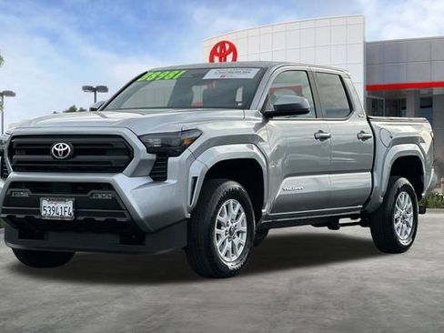 Used 2025 Toyota Tacoma SR5 image 9