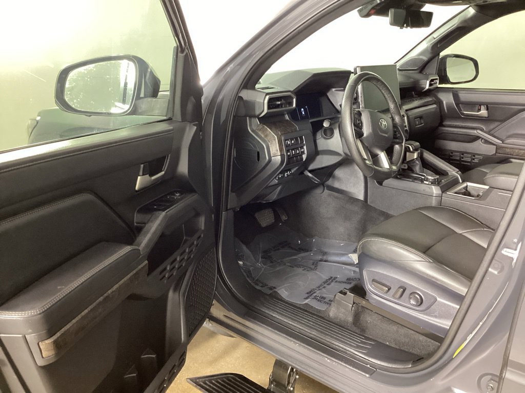 Used 2024 Toyota Tacoma Limited w/ Limited Package (LT) AWD/4WD image 11