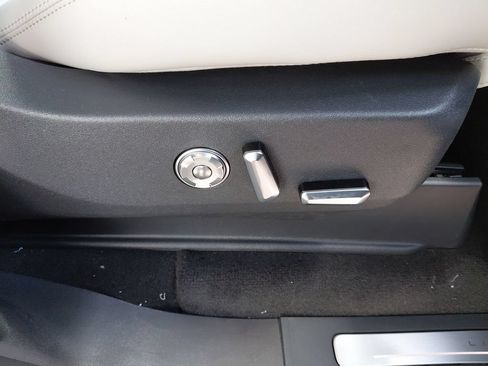 New 2026 Lincoln Navigator Premiere AWD/4WD image 33
