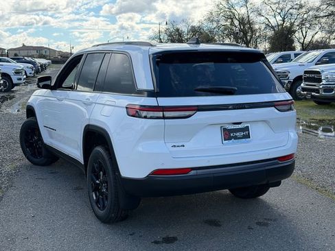New 2026 Jeep Grand Cherokee Laredo image 9