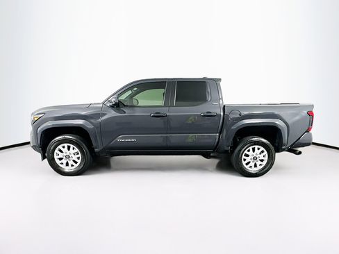 Used 2025 Toyota Tacoma SR5 image 4
