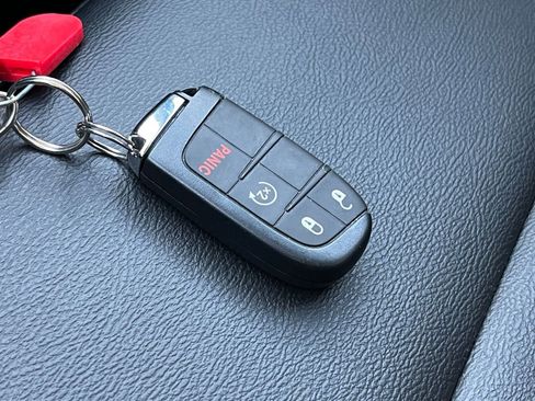 Used 2025 Jeep Compass Limited image 25