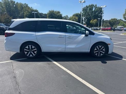 Used 2025 Honda Odyssey EX-L image 2