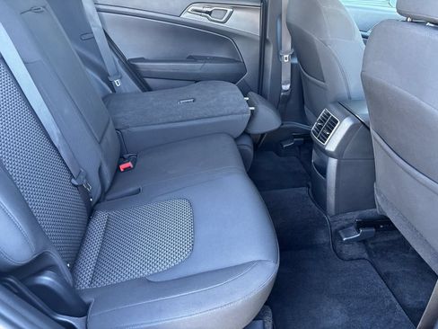 Used 2025 Kia Sportage LX AWD/4WD image 28