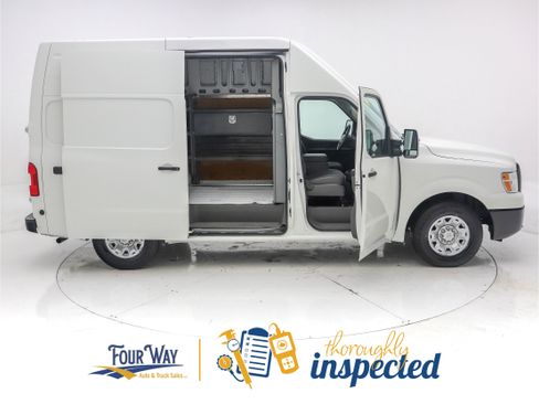 Used 2021 Nissan NV 3500 SV image 3