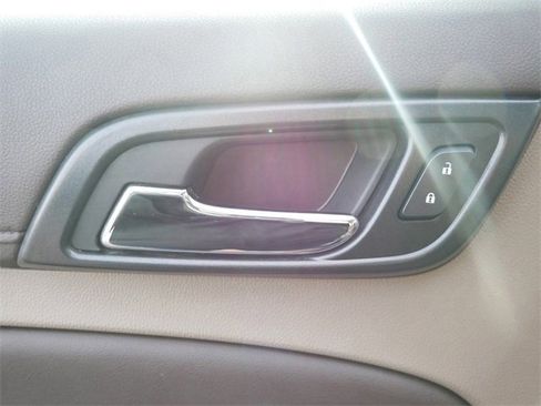 Used 2020 Chevrolet Suburban LT w/ Luxury Package image 14