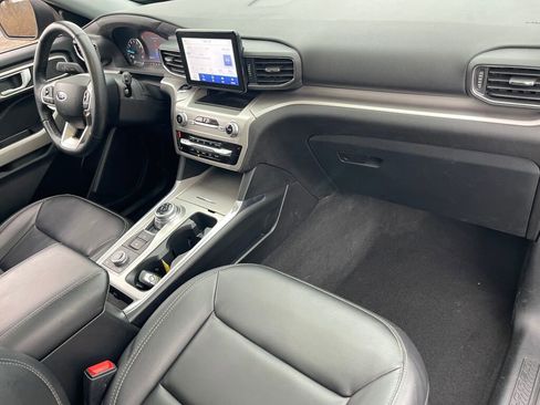 Used 2022 Ford Explorer XLT w/ Equipment Group 202A image 24