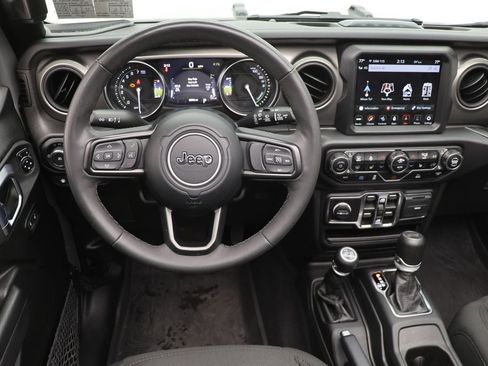 Used 2023 Jeep Wrangler Unlimited w/ Sun & Screen Package image 13