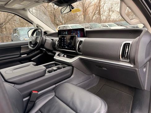 Used 2025 Ford Expedition Platinum image 55