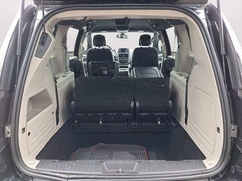 Used 2020 Dodge Grand Caravan SXT image 29