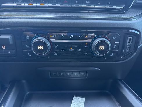 Used 2025 Chevrolet Silverado 2500 ZR2 w/ Technology Package AWD/4WD image 36