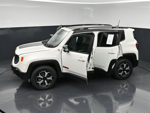 Used 2019 Jeep Renegade Trailhawk w/ Cold Weather Group II AWD/4WD image 37