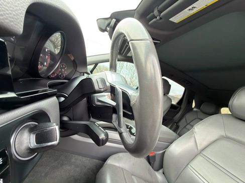 Used 2020 Porsche Cayenne image 33