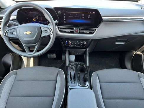 Used 2025 Chevrolet TrailBlazer LT AWD/4WD image 3