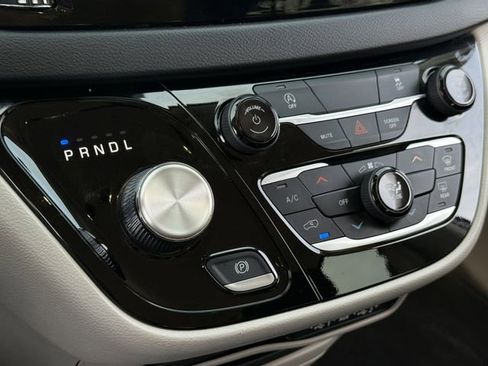 Used 2023 Chrysler Voyager LX image 18