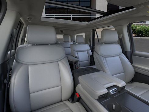 New 2025 Ford Expedition Active image 10