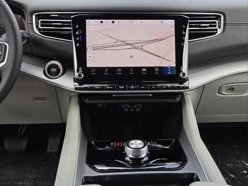 New 2026 Jeep Grand Wagoneer L 2WD image 24