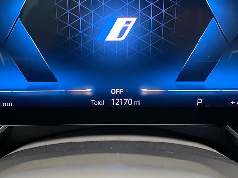 Certified 2024 BMW 750e xDrive image 21