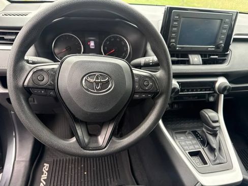 Used 2021 Toyota RAV4 LE AWD/4WD image 9