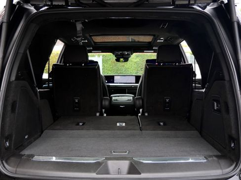 Used 2025 Cadillac Escalade Sport Platinum w/ LPO, ONYX Package AWD/4WD image 21