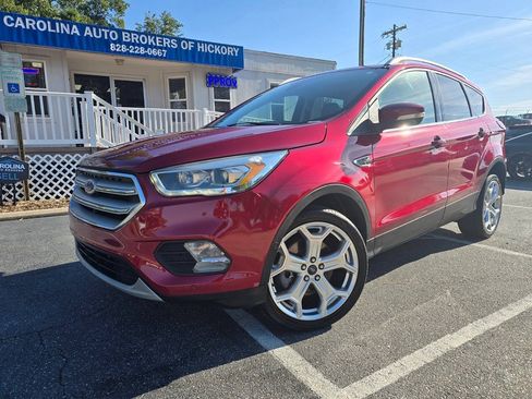 Used 2019 Ford Escape Titanium FWD image 2