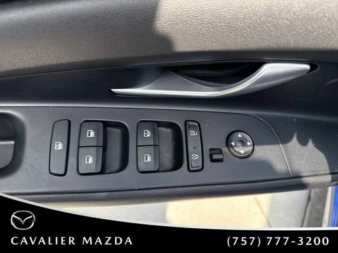 Used 2022 Hyundai Elantra SEL w/ Convenience Package FWD image 12