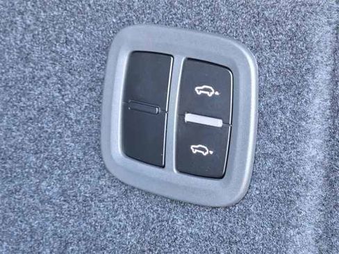 New 2024 Porsche Macan 4 Electric image 23