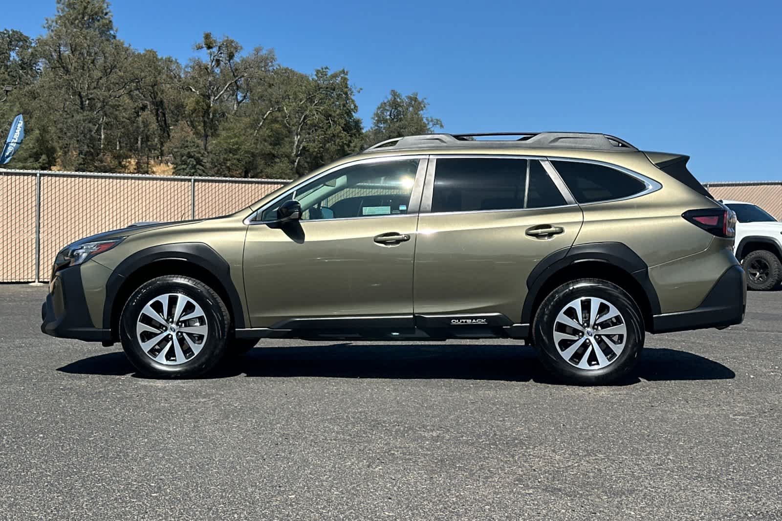 Used 2025 Subaru Outback Premium w/ Popular Package #1 AWD/4WD image 6