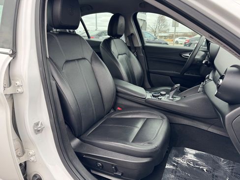 Used 2017 Alfa Romeo Giulia Sprint w/ Cold Weather Package image 21