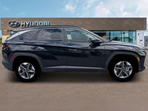 Used 2025 Hyundai Tucson SEL FWD image 9