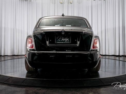 Used 2022 Rolls-Royce Phantom Sedan image 11