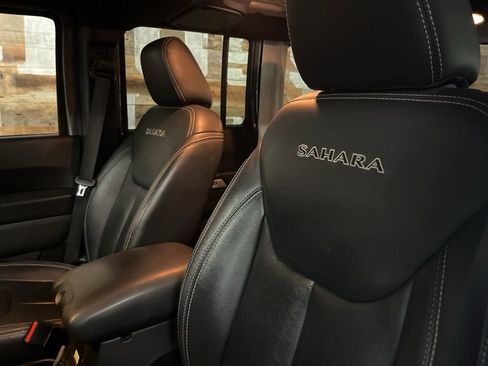 Used 2017 Jeep Wrangler Unlimited Sahara w/ Connectivity Group image 8