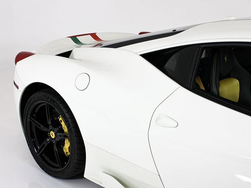 Used 2015 Ferrari 458 Speciale Coupe RWD image 13