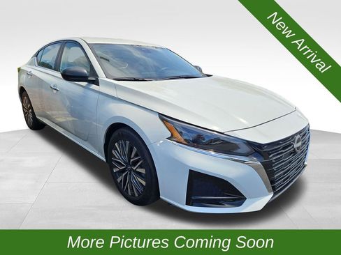 Used 2025 Nissan Altima 2.5 SV FWD image 1