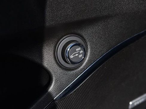 Used 2024 Buick Enclave Premium image 9