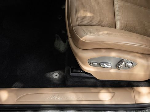 Certified 2023 Porsche Macan AWD/4WD image 21