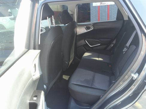 Used 2025 Kia Soul LX FWD image 14