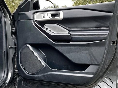 Used 2020 Ford Explorer Platinum w/ Premium Technology Package image 25