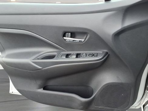 Used 2023 Nissan Versa SV image 15