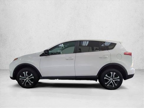 Used 2018 Toyota RAV4 LE FWD image 9