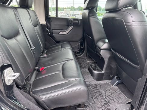 Used 2013 Jeep Wrangler Unlimited Sahara AWD/4WD image 38