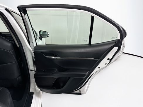 Used 2023 Toyota Camry SE image 27