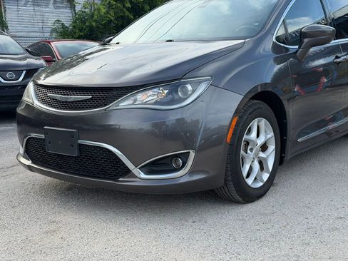 Used 2017 Chrysler Pacifica Touring-L Plus w/ Tire & Wheel Group FWD image 7