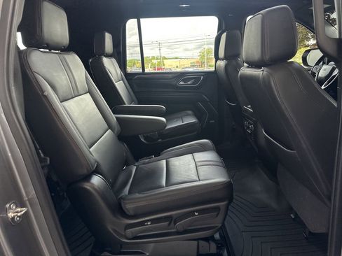 Used 2021 Chevrolet Suburban RST w/ Luxury Package AWD/4WD image 15
